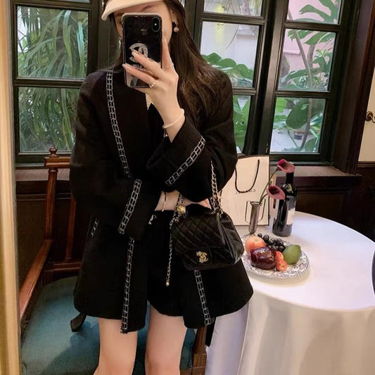Chic Double-Sided Wool Coat with Pearl Trim Design